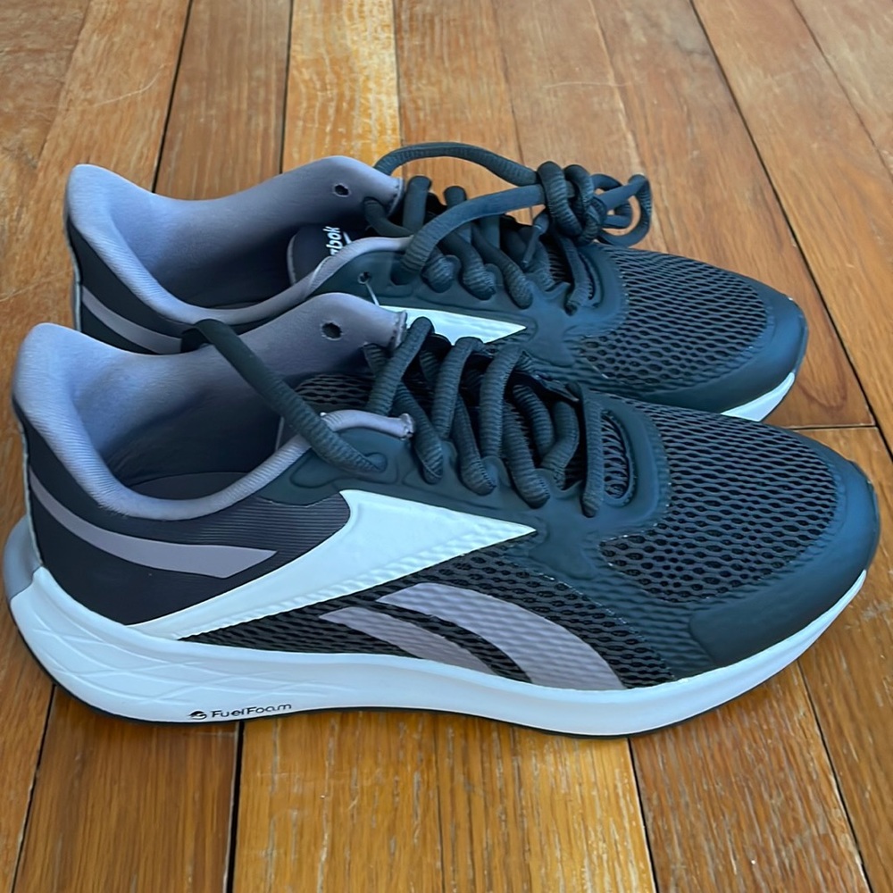 Size 7 Reebok shoes with tags